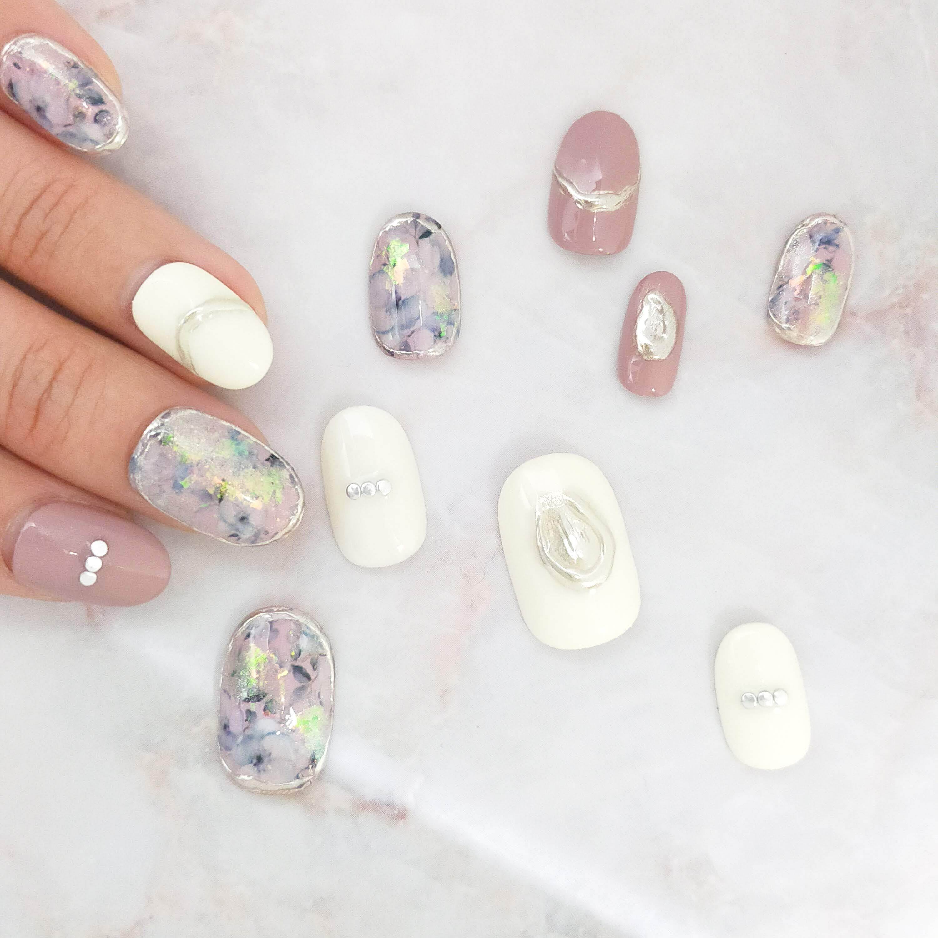 雰囲気あるモーブカラーでフェミニンな指先に お呼ばれ 結婚式 パーティー 婚活 ネイルチップ専門店aula Nail ーアウラ ネイルー 雰囲気あるモーブカラーでフェミニンな指先に お呼ばれ 結婚式 パーティー 婚活 ネイルチップ専門店aula Nail ーアウラ ネイルー
