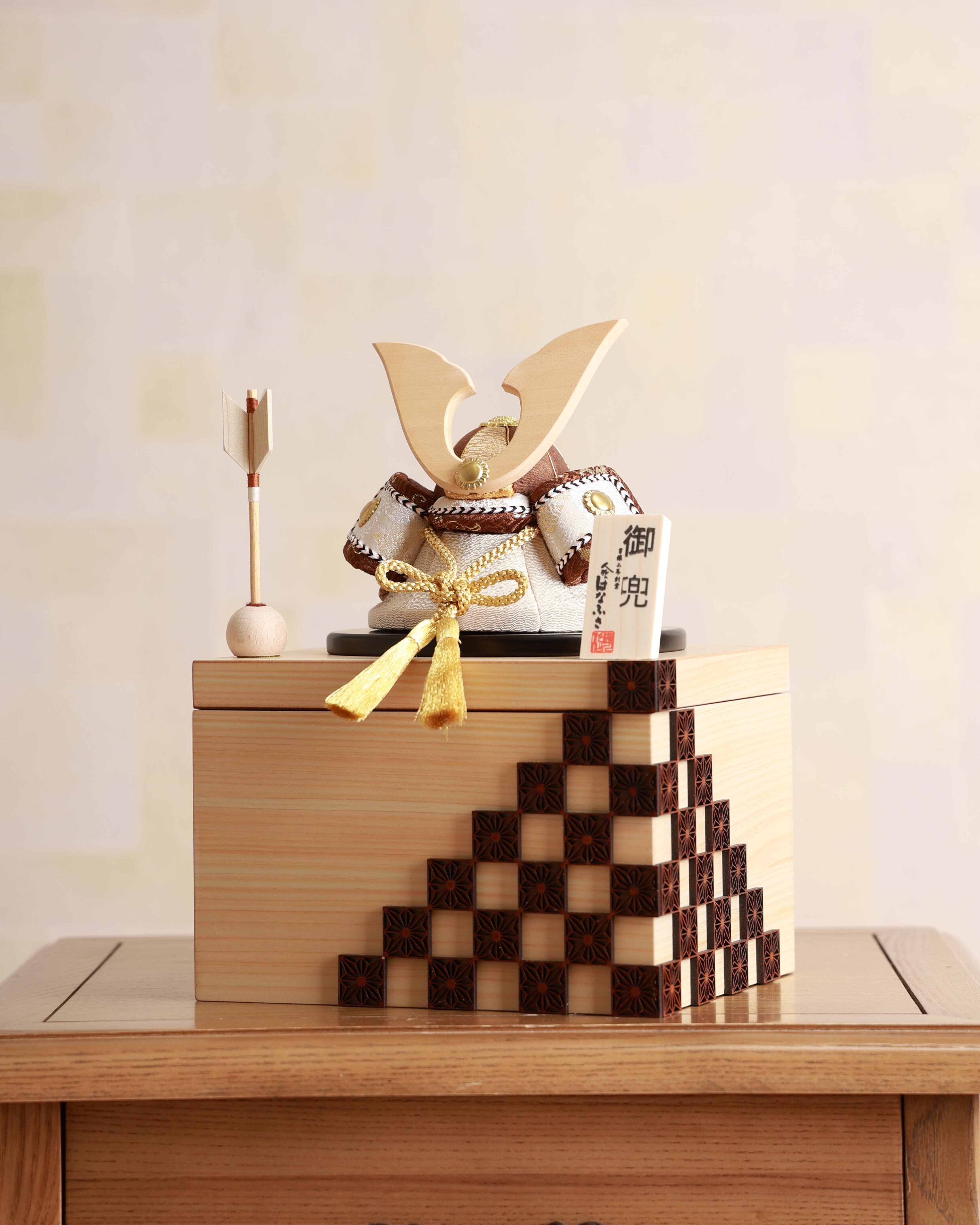 五月人形|CUBE 茶|木目込み|収納飾り