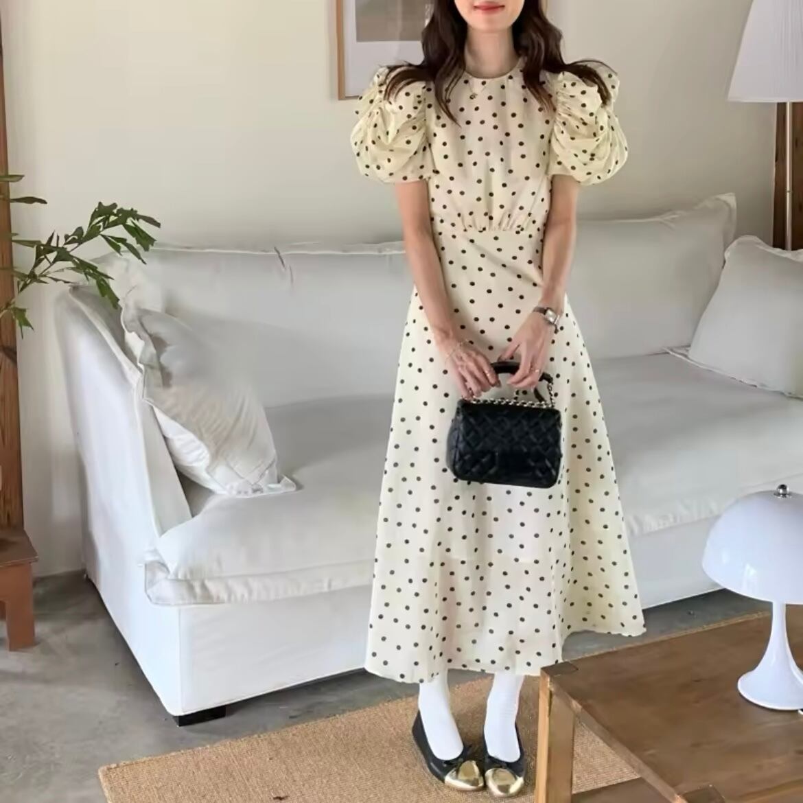 パワーショルダーバックオープンドットワンピース