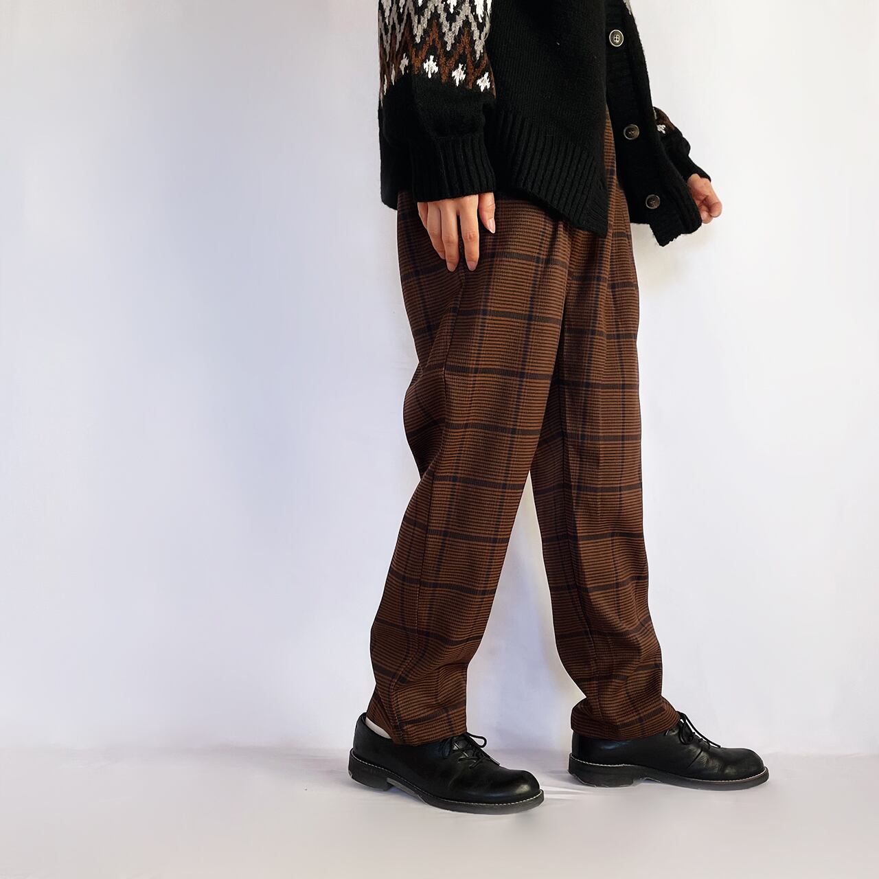 Check tuck tapered pants (brown)