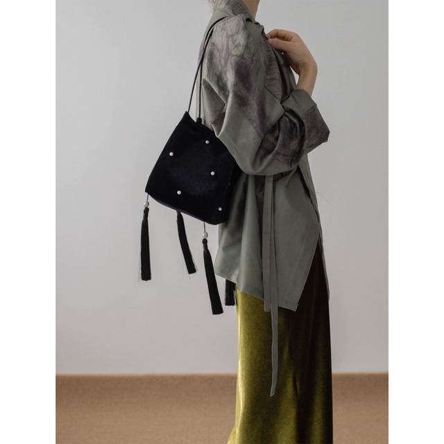 kkベルベットパールのタッセルバッグ