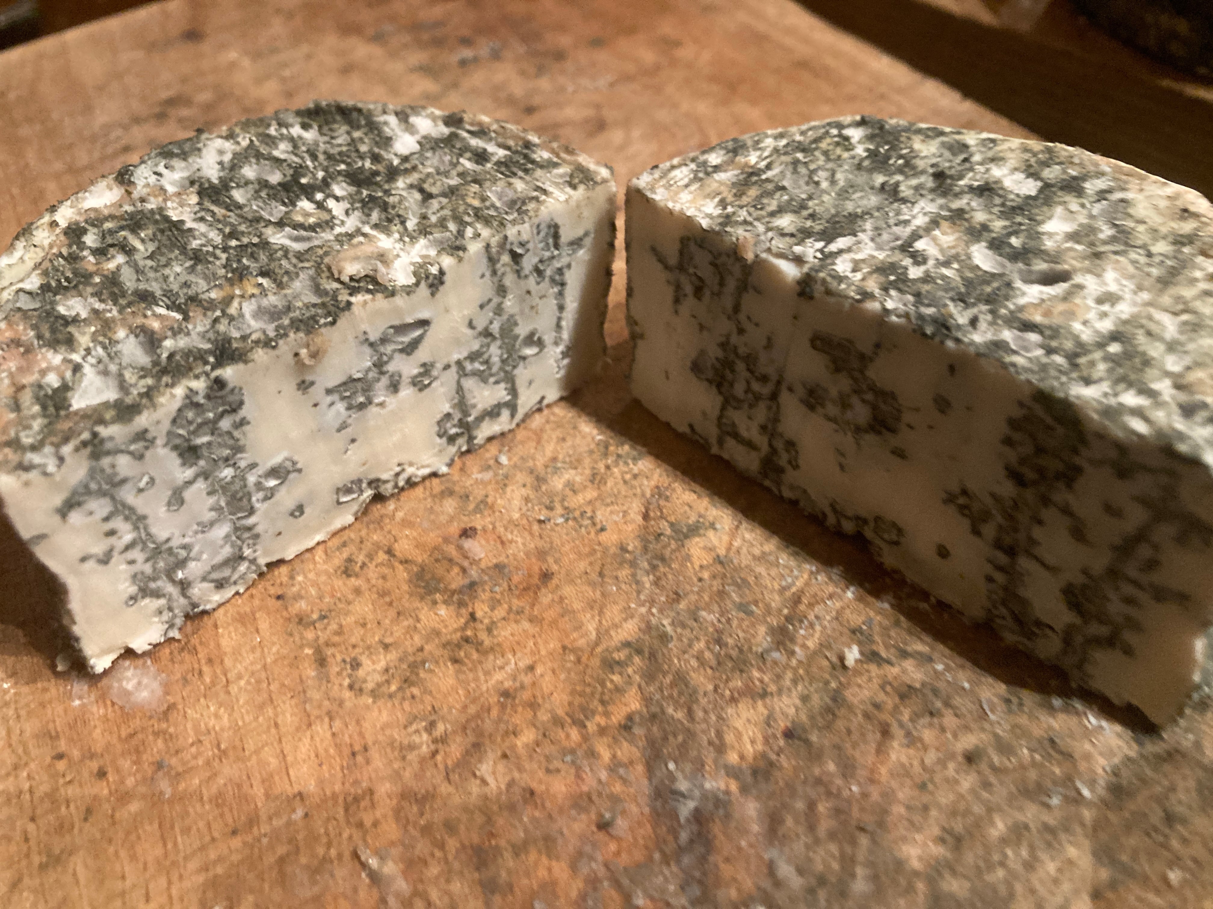 青かびチーズ(麦わら熟成） | 山羊さんの贈り物