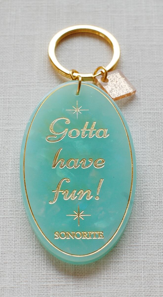 オーバル型のフェミニンな キーホルダー ♪キーチェーン 全 4色 | SONORITE