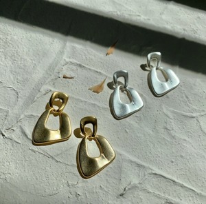 Distorted plateピアス MP-16