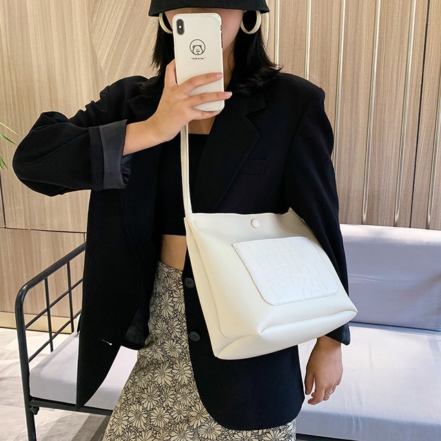 レトロ大容量バケットバッグ女性バッグ2020新しいトレンディなファッション野生のワンショルダー脇の下バッグネット赤メッセンジャーバッグ Tiancai_Wing_Bag7611852