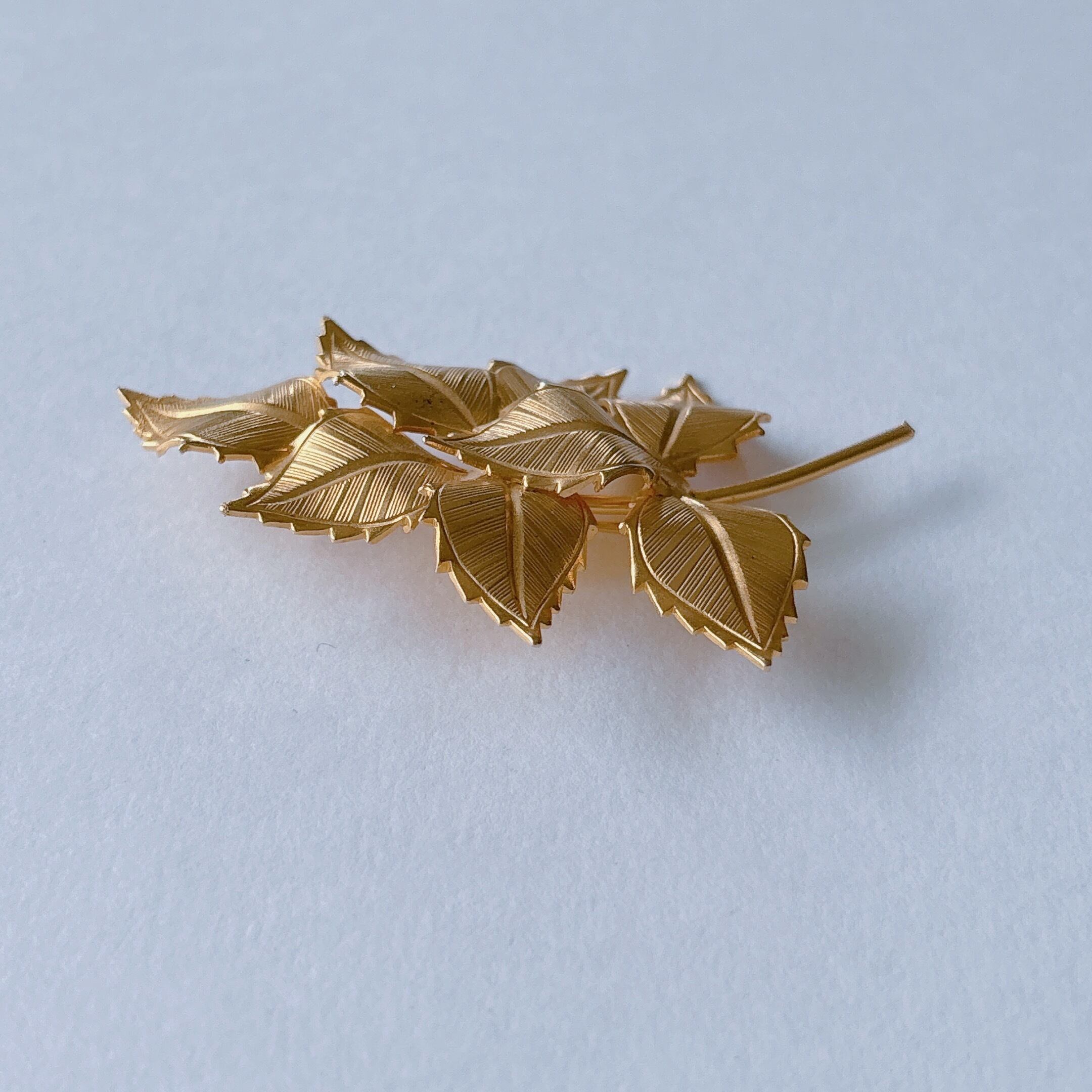 Vintage 60s - 70s gold tone leaves brooch ヴィンテージ 60年代 - 70