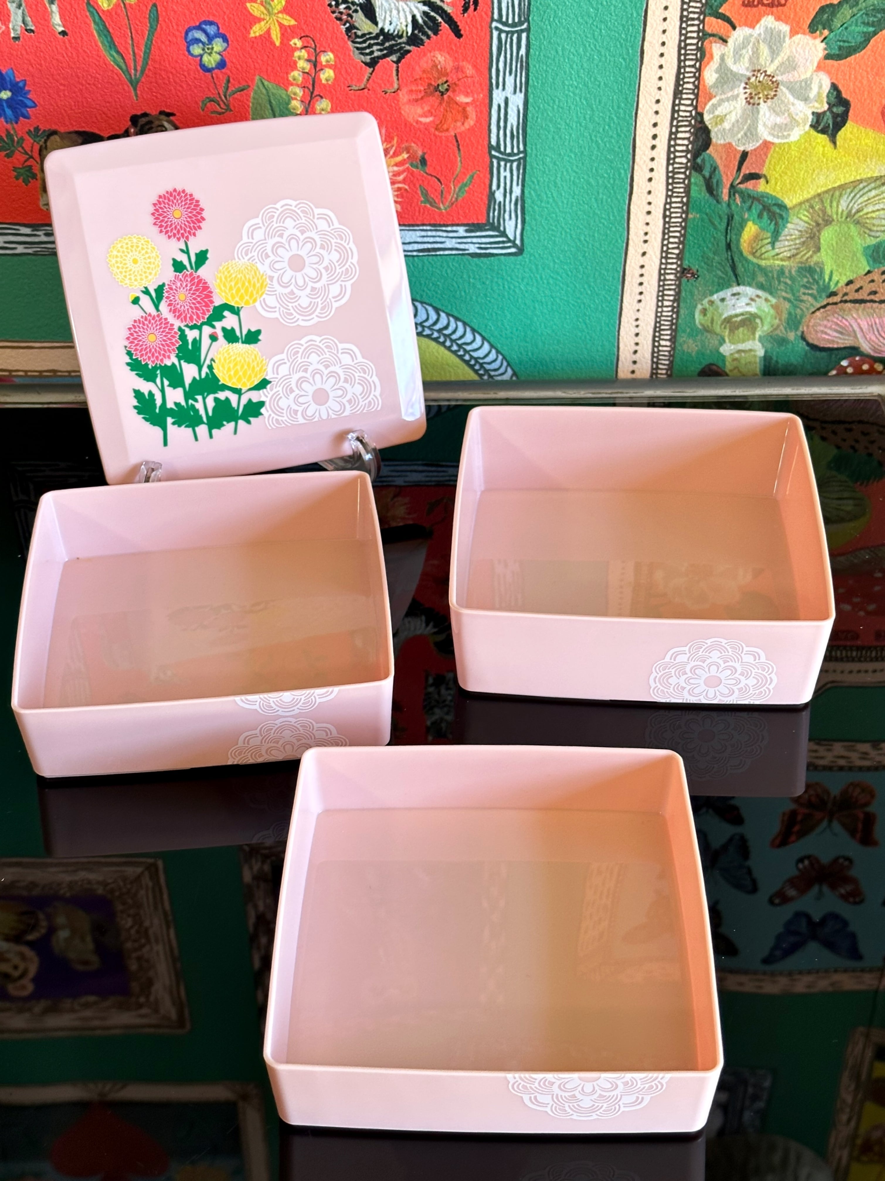希少 花柄 小物入れ 昭和レトロ 当時物　　インテリア レトロポップ 昭和レトロ 3段小物入れ 花柄重箱 入れ子 キャンプ お道具箱 レトロ
