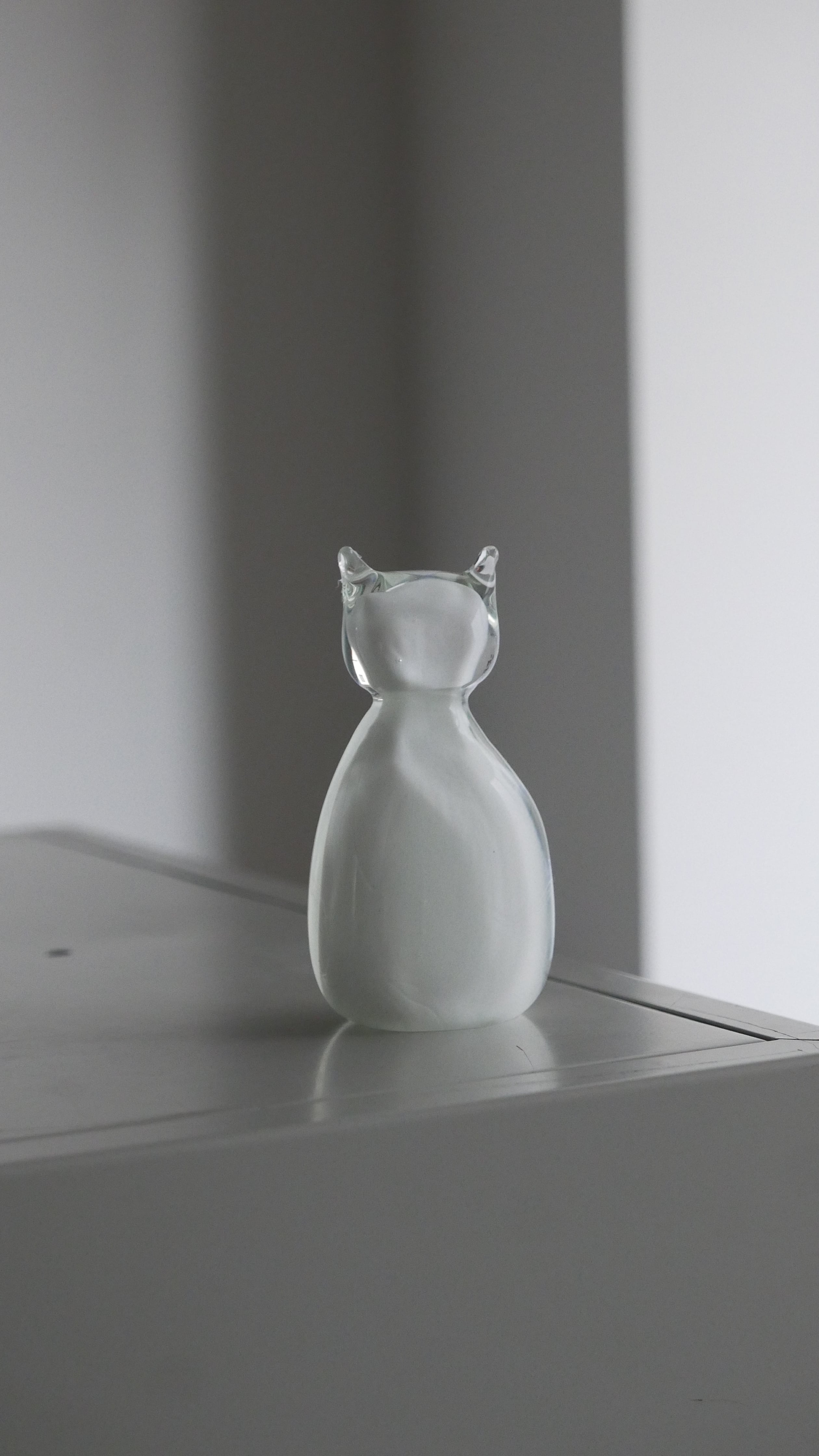 Glass Object " cat " white