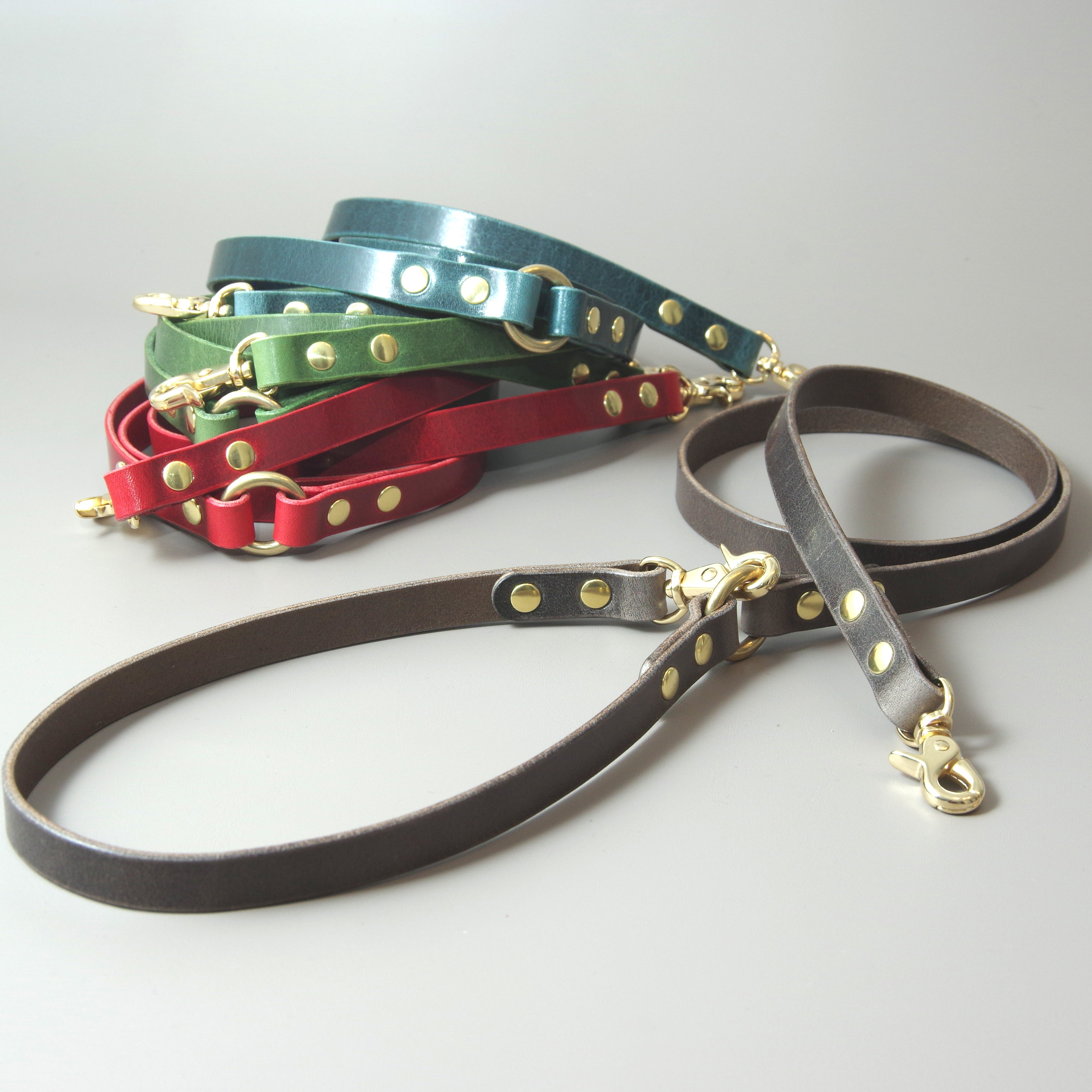 本革　ショルダー　リード　くすのき犬具　本ヌメ革　真鍮　ブラック　小型　中型 本ヌメ革のショルダーリード | 革と真鍮 犬の首輪の専門店