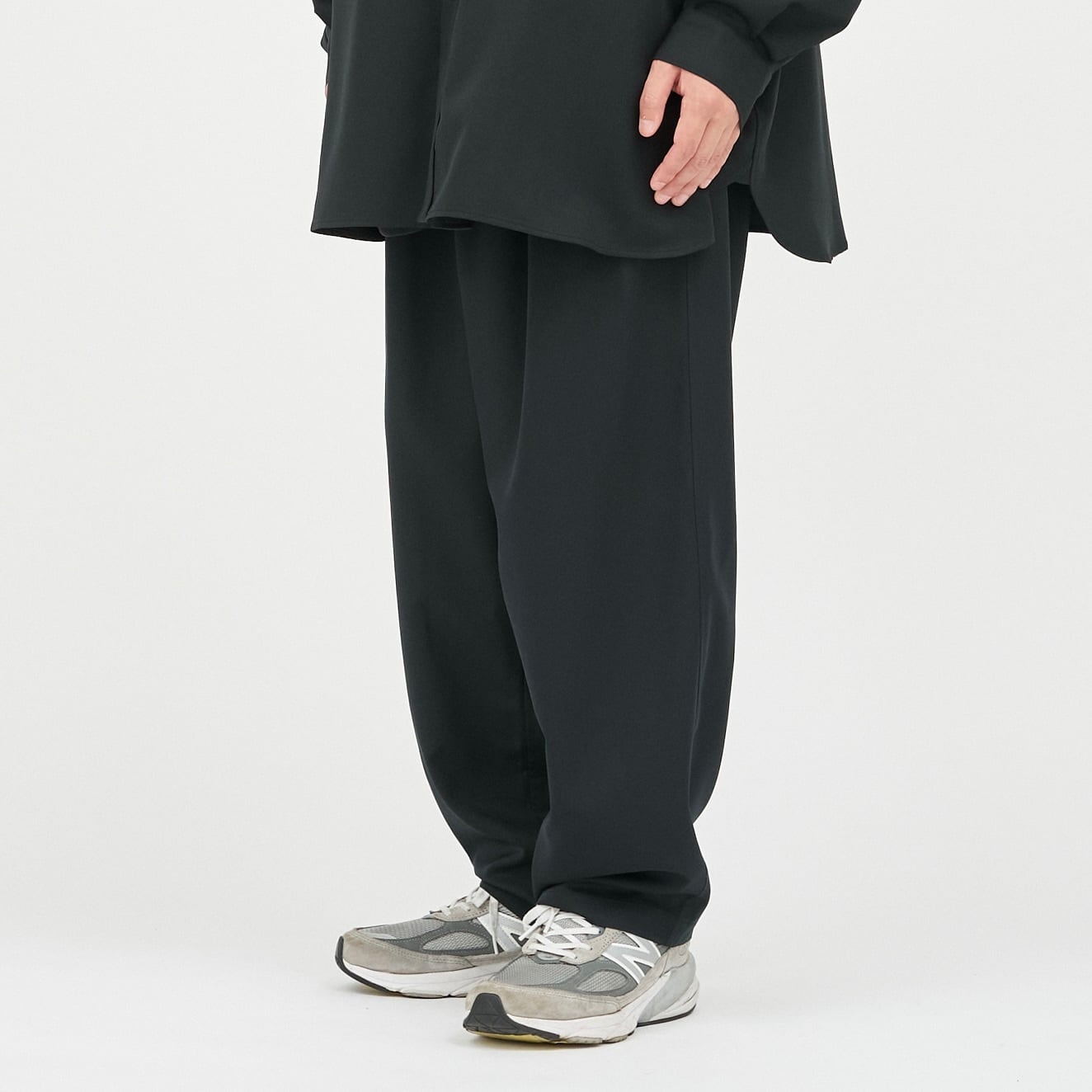 FreshService｜COOLFIBER TWO TUCK EASY PANTS | 眠家オンラインストア