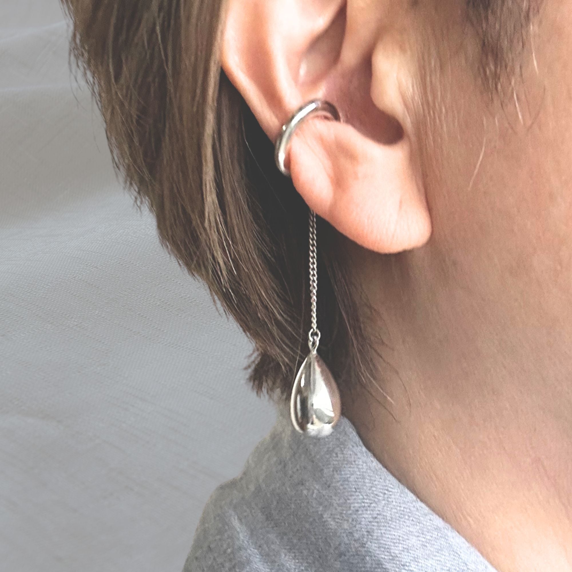 揺れるしずくのイヤーカフ｜DRIP FLOW