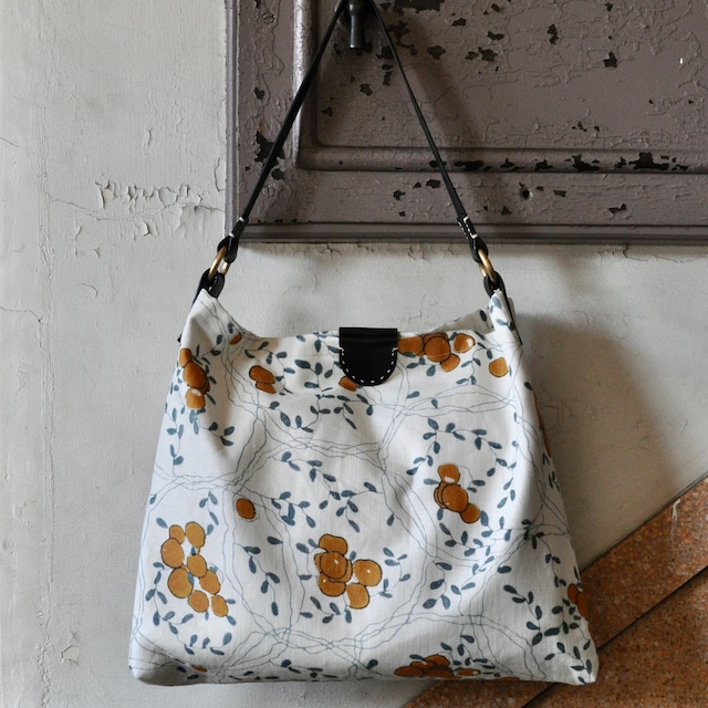 MEKU BAG -PETANKO- M size / ivory fruit