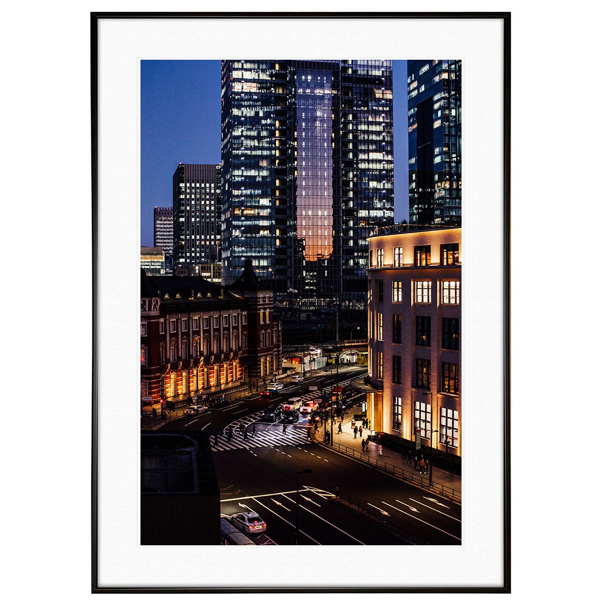 夜景写真 日本 東京駅とグラントウキョウ サウスタワー インテリア