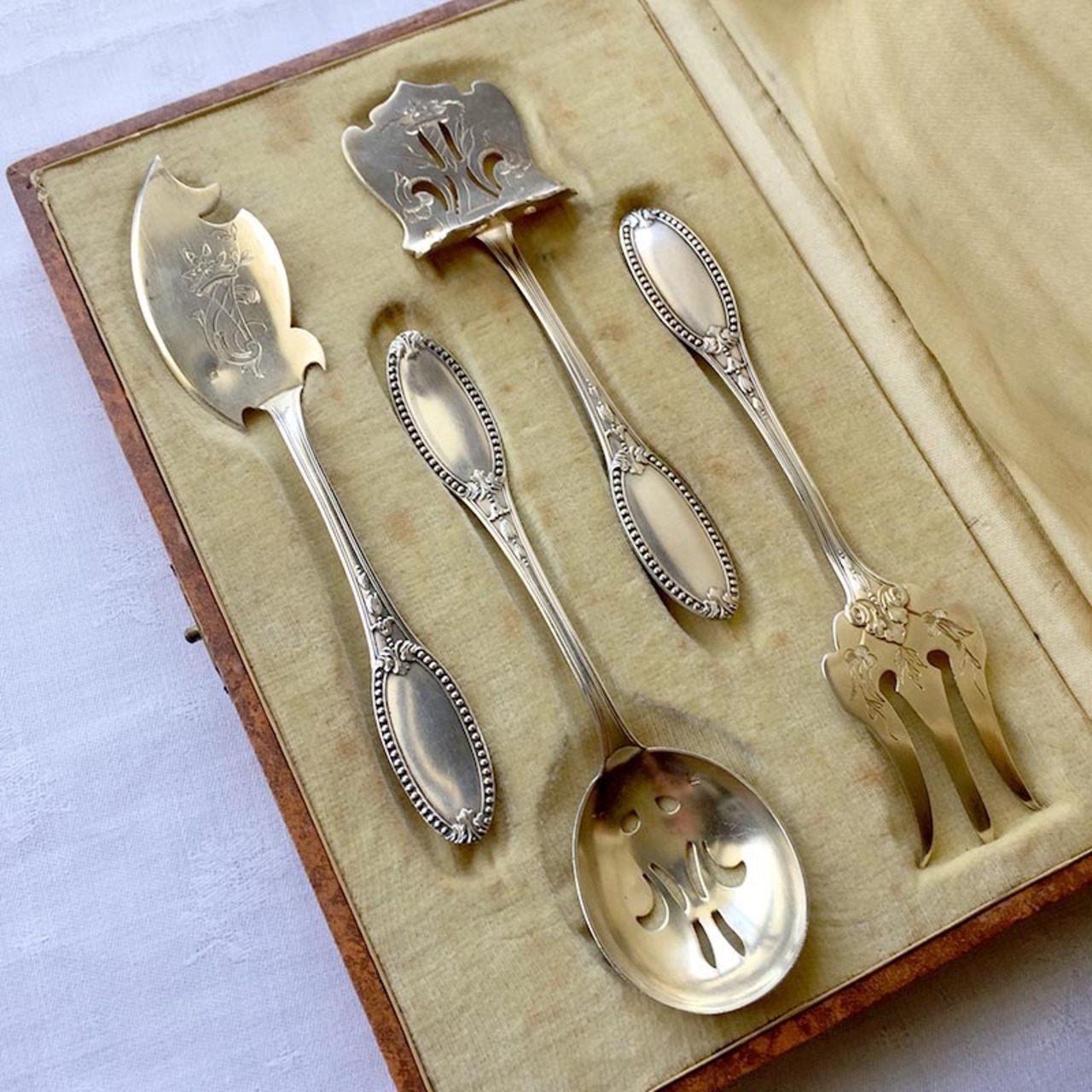 ミニャルディーズ　パールドットフレーム お菓子サーバーセット