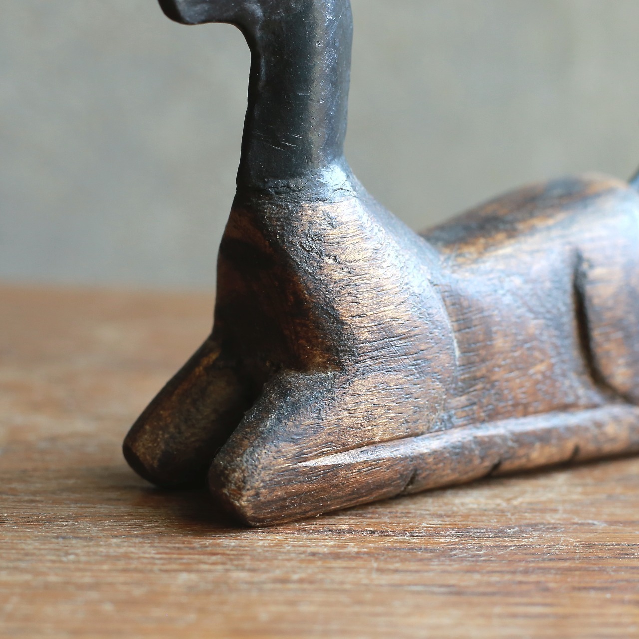 木製 鹿 オブジェ ヴィンテージ 置物｜静かな佇まいと木肌の質感が魅力の動物モチーフ 1