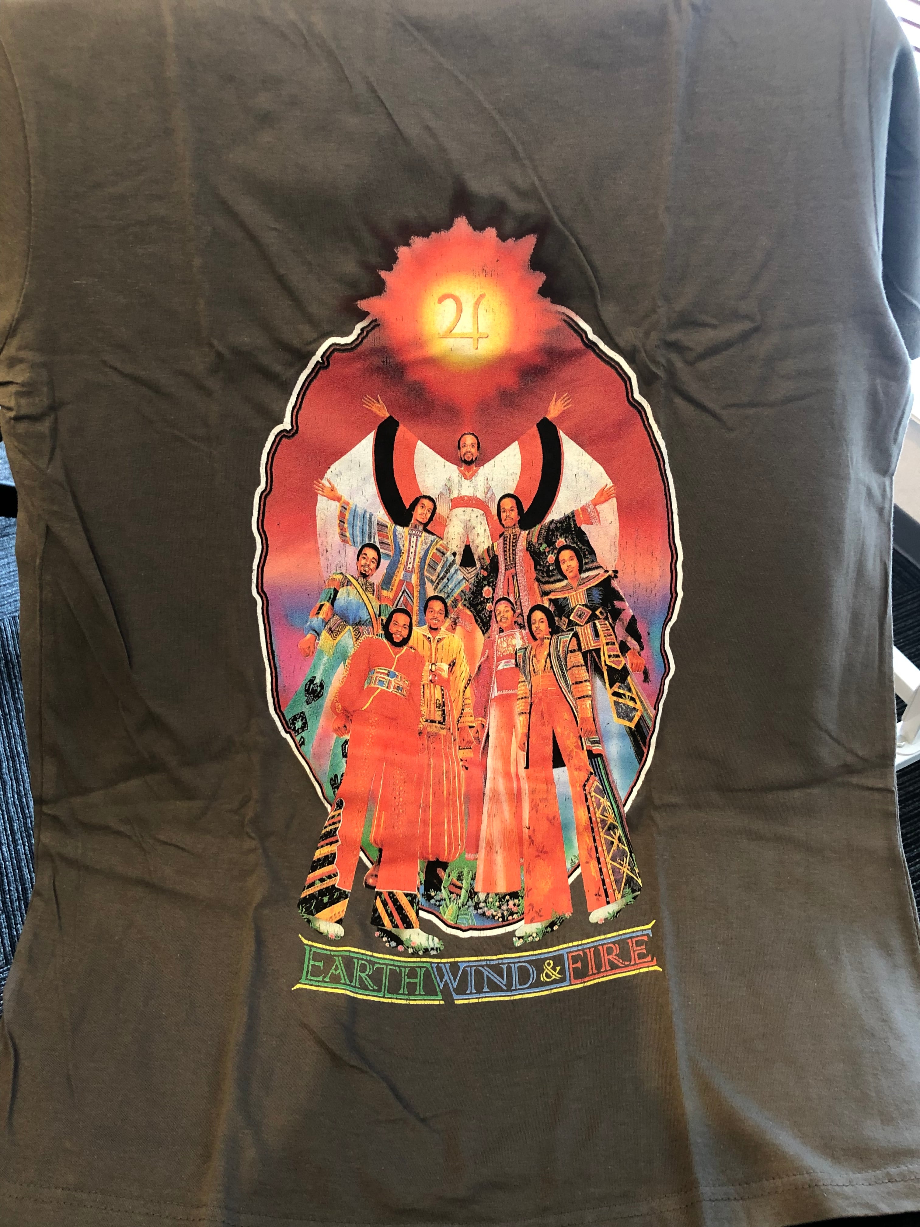 Earth Wind & Fire:LET'S GROOVE Tシャツ | ロックTシャツ バンドTシャツ専門店 rockpalace -ロックパレス- Earth Wind & Fire:LET'S GROOVE Tシャツ | ロックTシャツ バンドTシャツ専門店 rockpalace -ロックパレス-