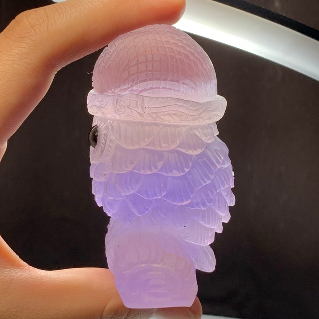 9.帽子をかぶった色合い美しいフローライト・フクロウ