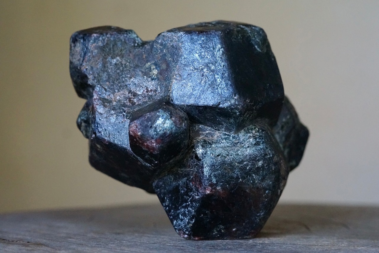 巨大アルマンディン・ガーネット Almandine Garnet