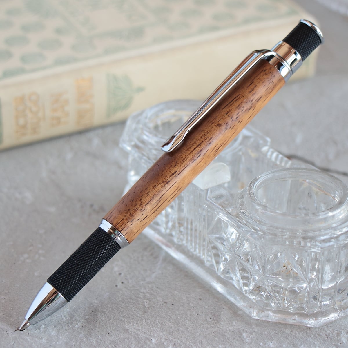 「神が宿る木 ハワイアンコア カーリー・Alchymia Black」木軸ボールペン Viriditas ジェットストリーム芯対応