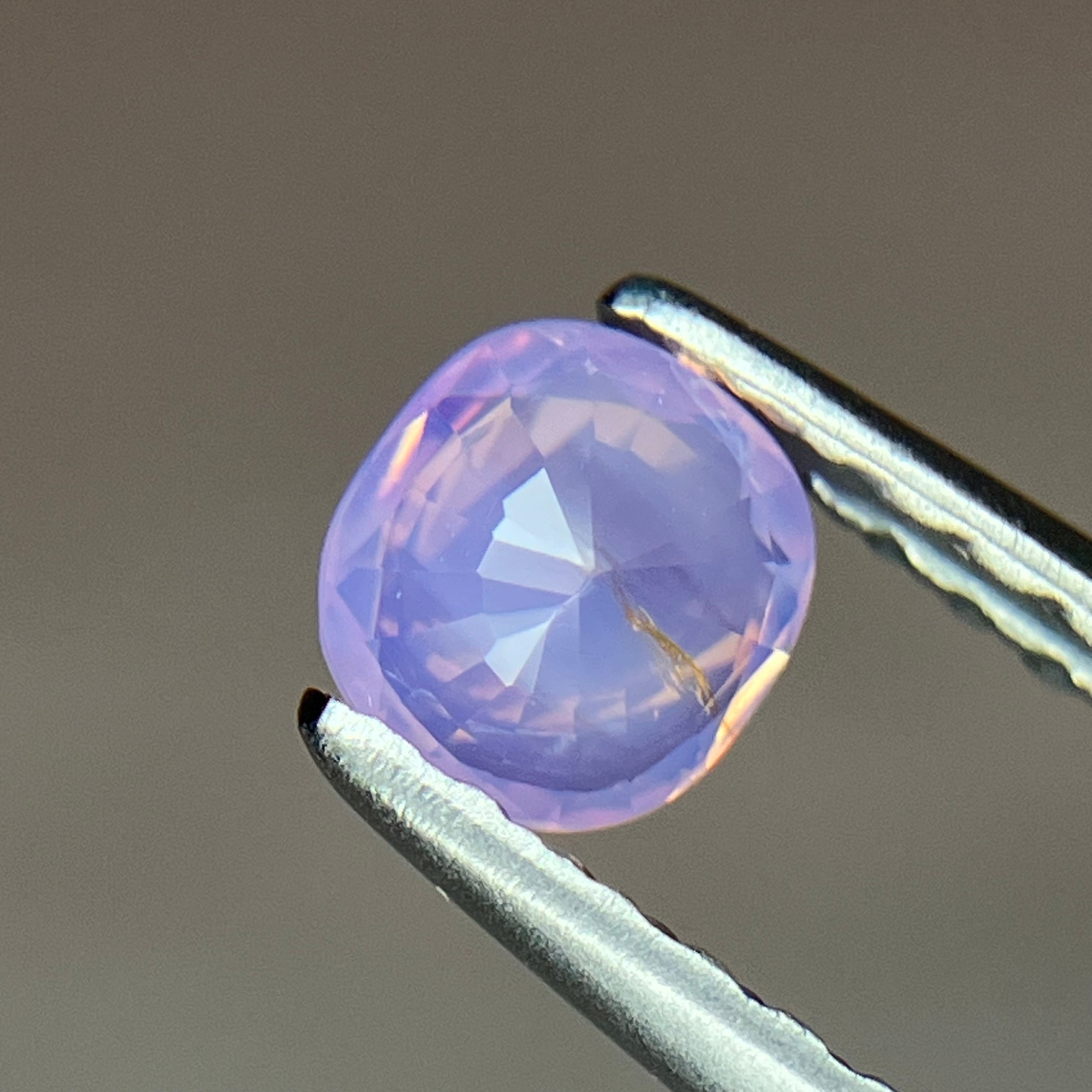 【1842】淡色九尾 紫  ルミナスストーンC 1842】淡色九尾 紫 ルミナスストーンC