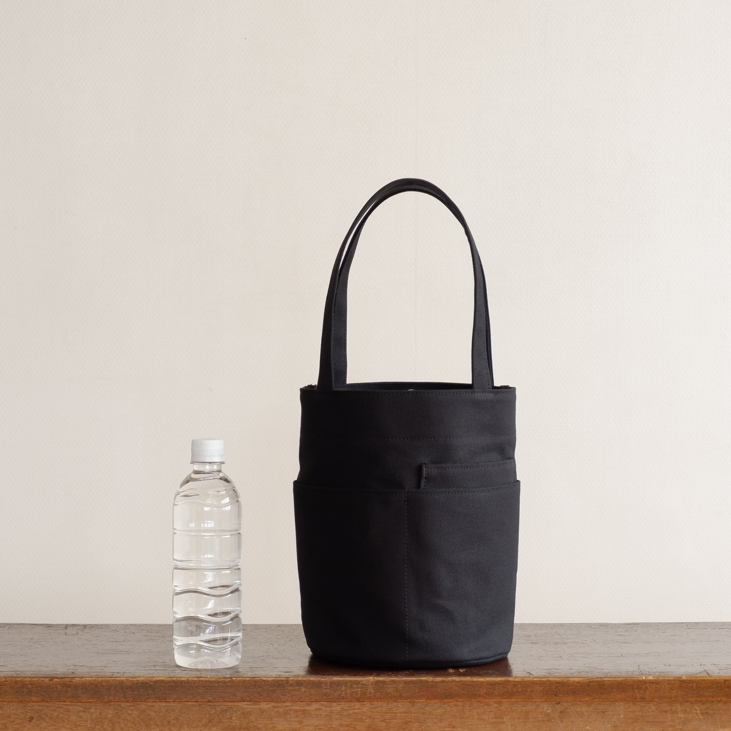 ダブルポケット丸底トート 黒 / 8号帆布 | aoya bags | シンプルで少し