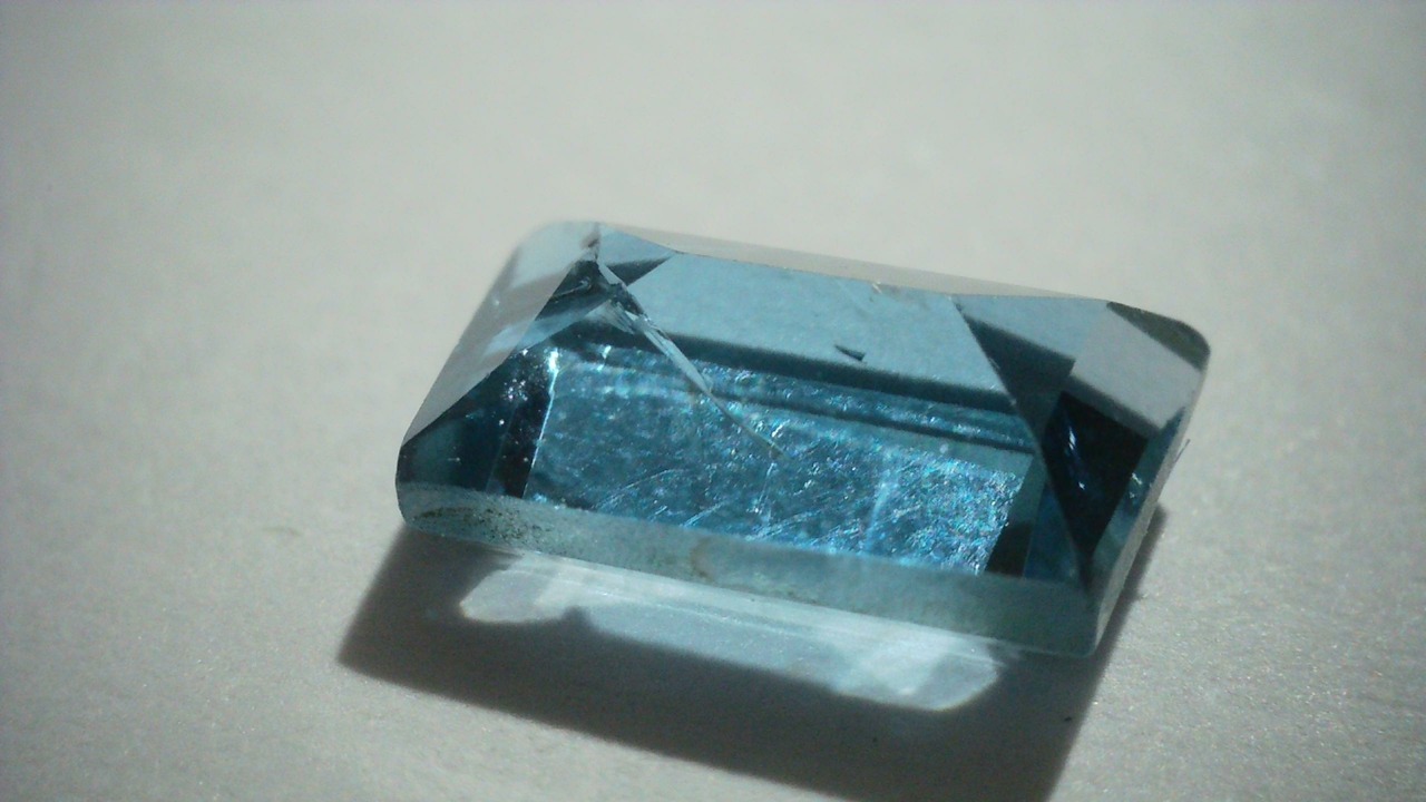 ブルートパーズ　0.90ct　[C13‐348]