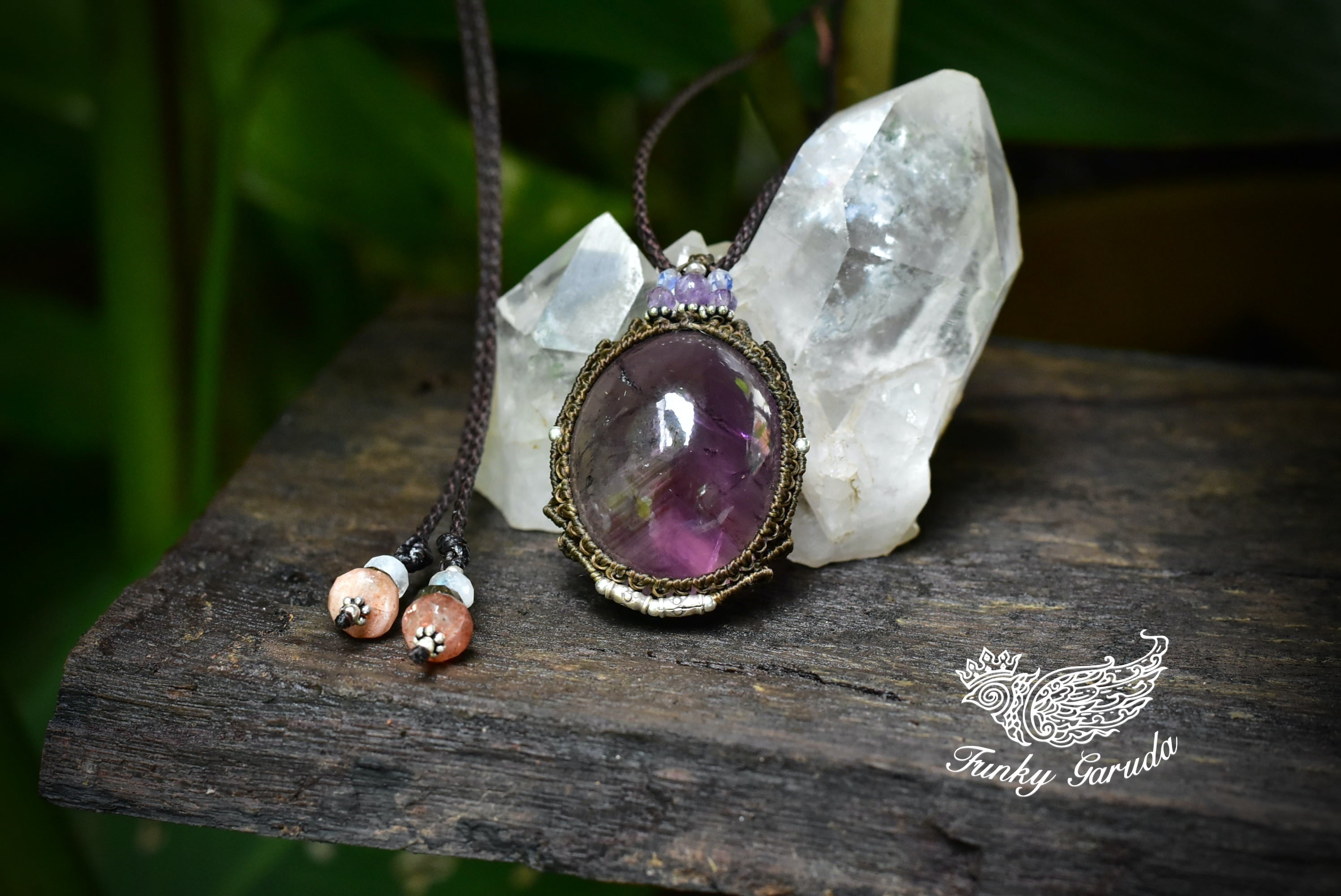 130ct★ハッキリお山★ぷっくり高品質★ファントムアメジスト マクラメペンダントame010