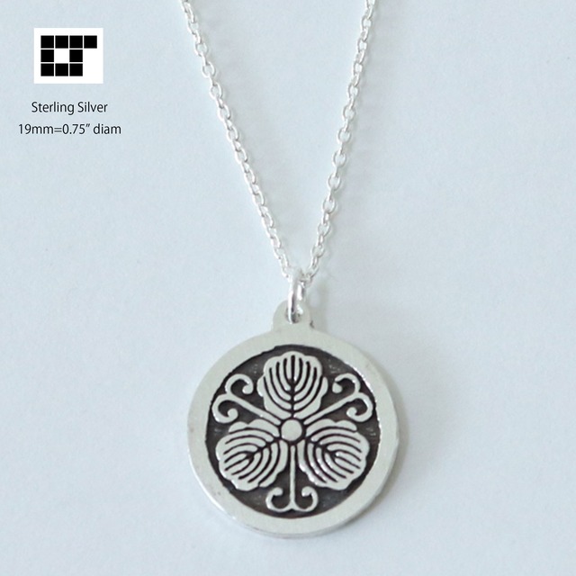 家紋　ペンダント　丸に蔓柏