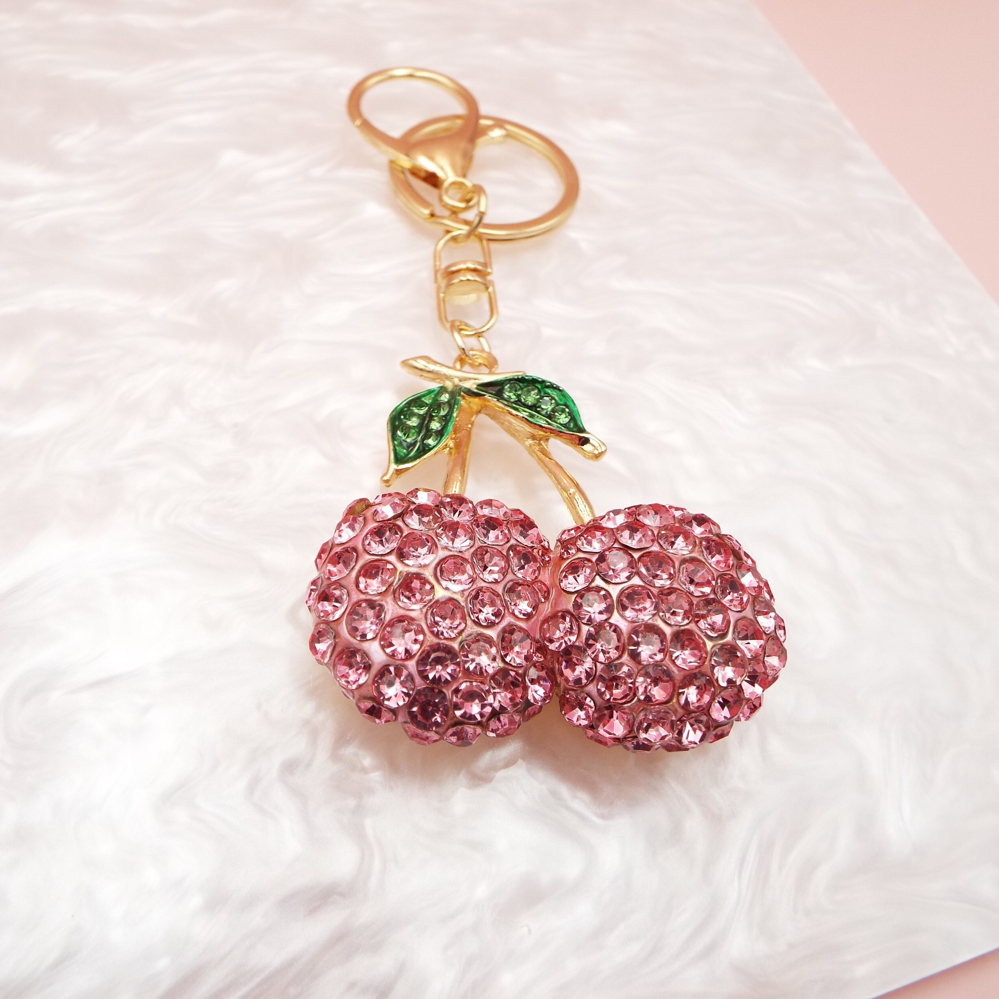 ☆ちぃ☆ピンクのさくらんぼ・イニシャルМ・イニシャルC バックチャーム ☆ちぃ☆ピンクのさくらんぼ・イニシャルМ・イニシャルC バック