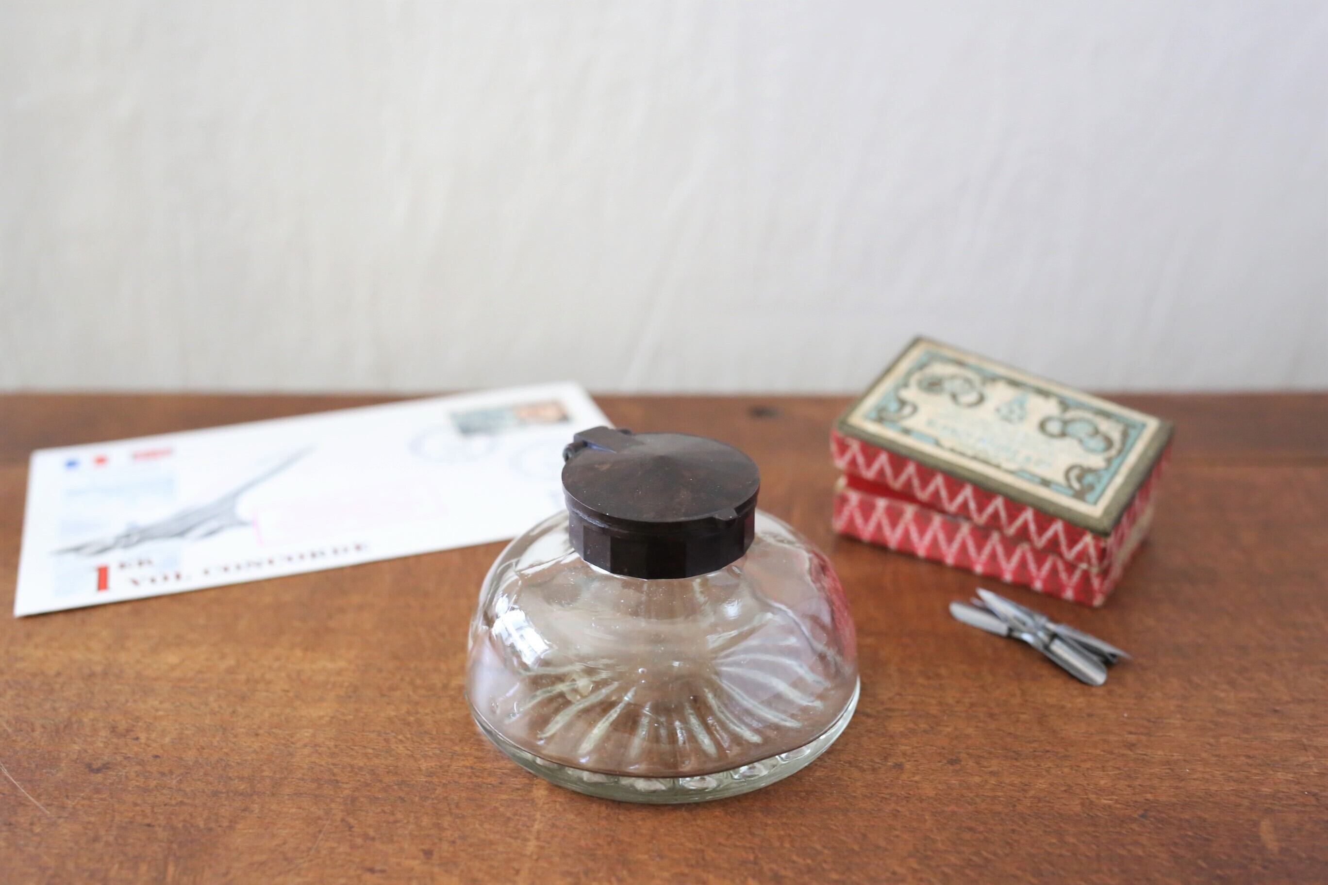 フランス アンティーク ヴィンテージ ガラスのインクボトル ベークライト蓋 N-02040