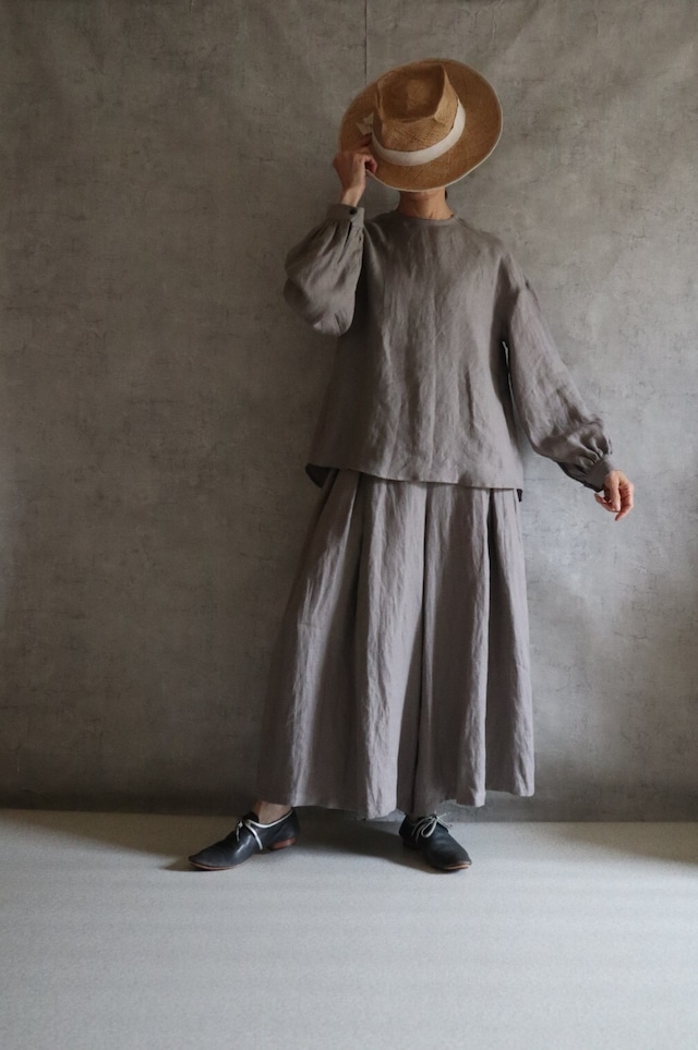 ノーカラーブラウス