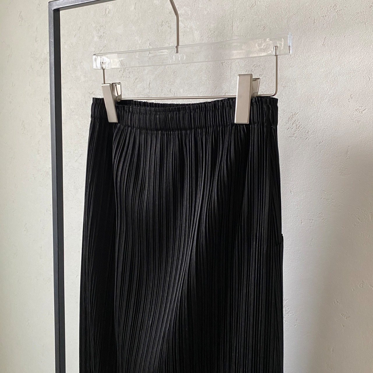 【受注予約：7月中旬入荷予定】pleated 【SK】/black