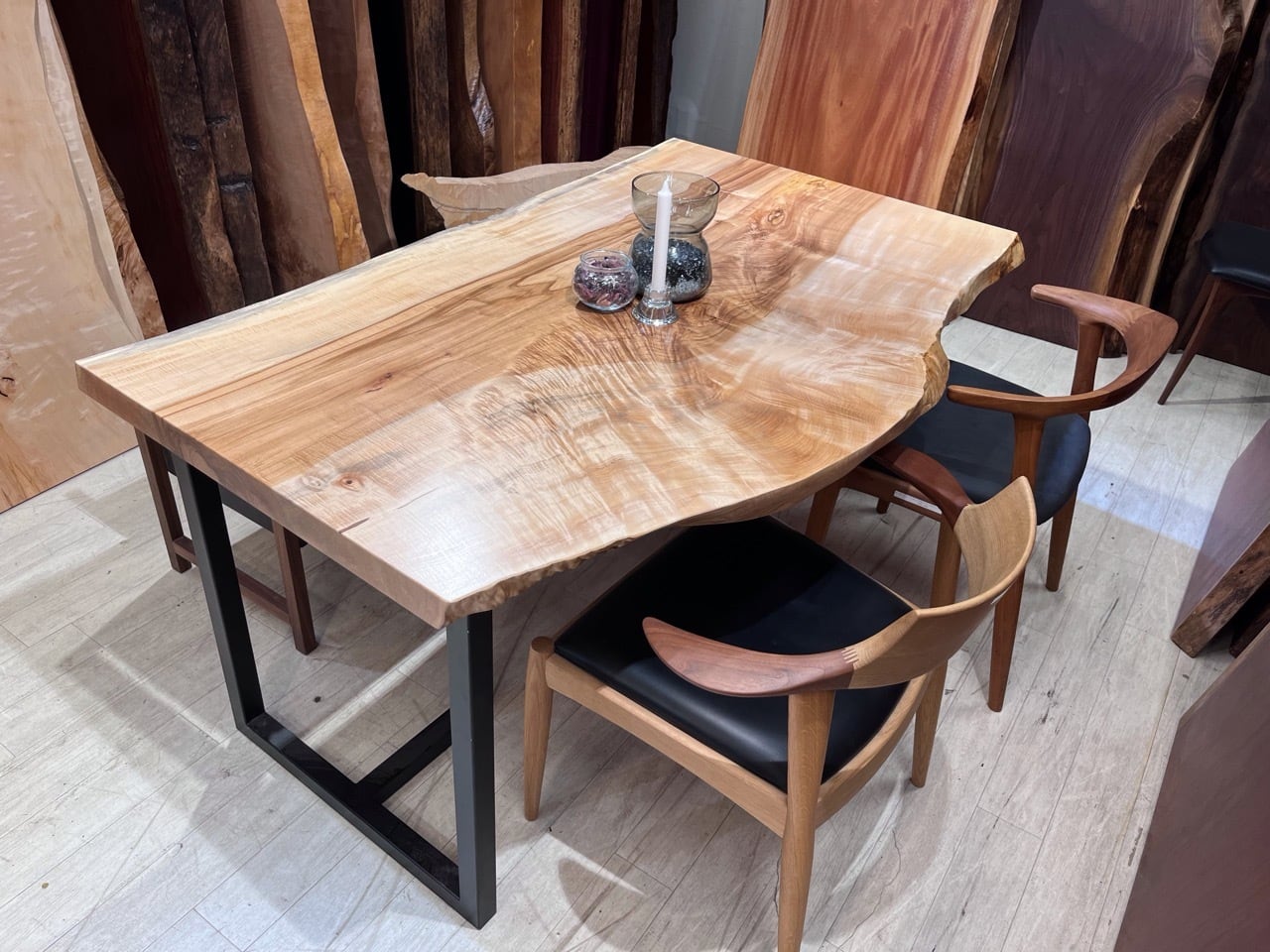 栃（トチ）_1570×890-965-750×50_青山店_テーブル天板/一枚板 231992