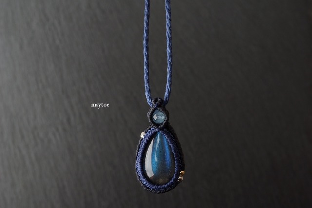 宝石質ブラックラブラドライトのマクラメネックレス