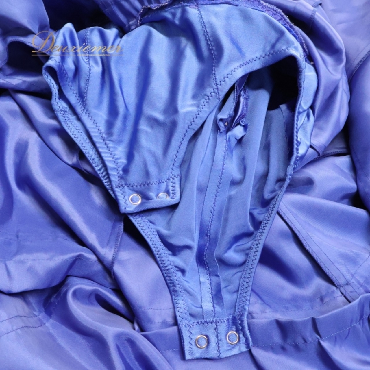 社交ダンス 衣装 セキネ SEKINE スタンダードドレス ドレス ワンピース 青 白 フリル レース フロート 競技 ダンス パーティ 発表会 ブルー系 ホワイト系 フレア スカート おしゃれ 上品 可愛い 競技用 舞台用 コスチューム レディース フェミニン 鮮やか 軽量