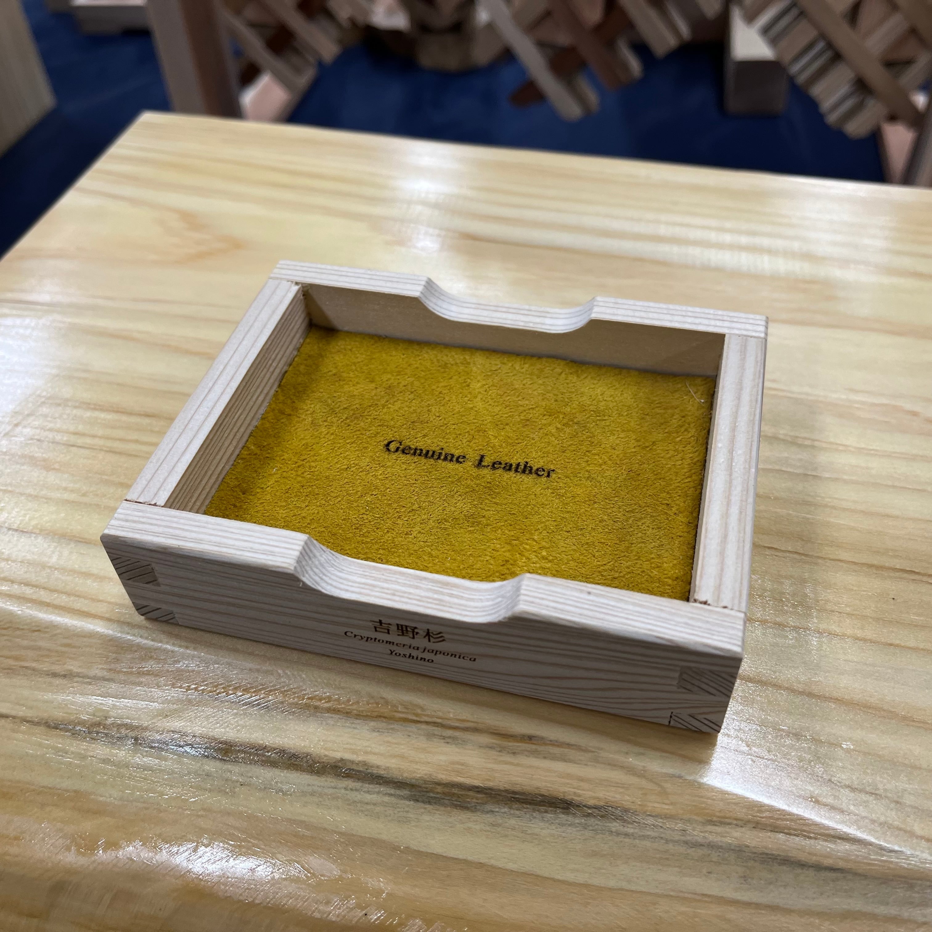 杉トレイ ～レザーを敷いて～ | 木工品 樹匠 - woodwork company