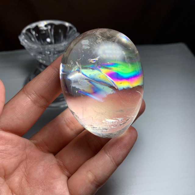 5.虹たま☆透明度高く大きい水晶たまご・可愛い台座付き