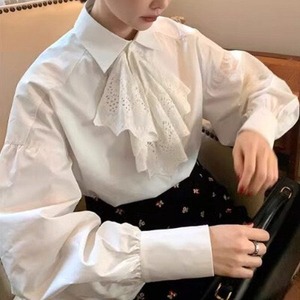 レディース トップス シャツ ブラウス 長袖 ボリューム袖 バルーン袖 襟付き 角襟 ポロカラー ジャボ フェミニン レース フリル かわいい 大人可愛い きれいめ シンプル カジュアル 上品 おしゃれ こなれ感 ガーリー エレガント フォーマル 無地 春 秋 冬 入学式 入園式 卒業式 卒園式 発表会 授業参観 オフィス ビジネス OL 通勤 デート お出かけ パーティー レストラン 女子会 休日 ショッピング 重ね着 コーデ 普段使い 着回し レイヤード 清楚 S M L XL ゆったり 白 ホワイト