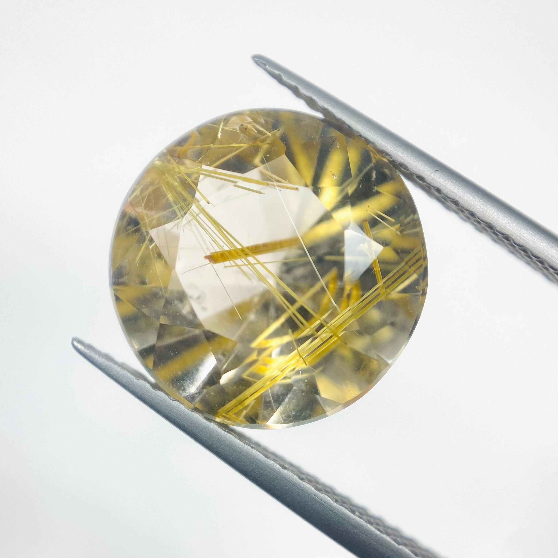 繊細かつ大胆なルチルクオーツ