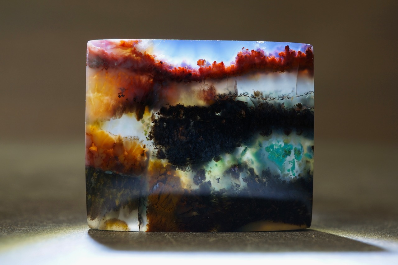 インドネシア産珪化木/クリソコラ/自然銅 Petrified Wood with Blue Opal and Native Copper 2033