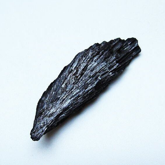 ブラック カイヤナイト 原石 一点物 171-7604