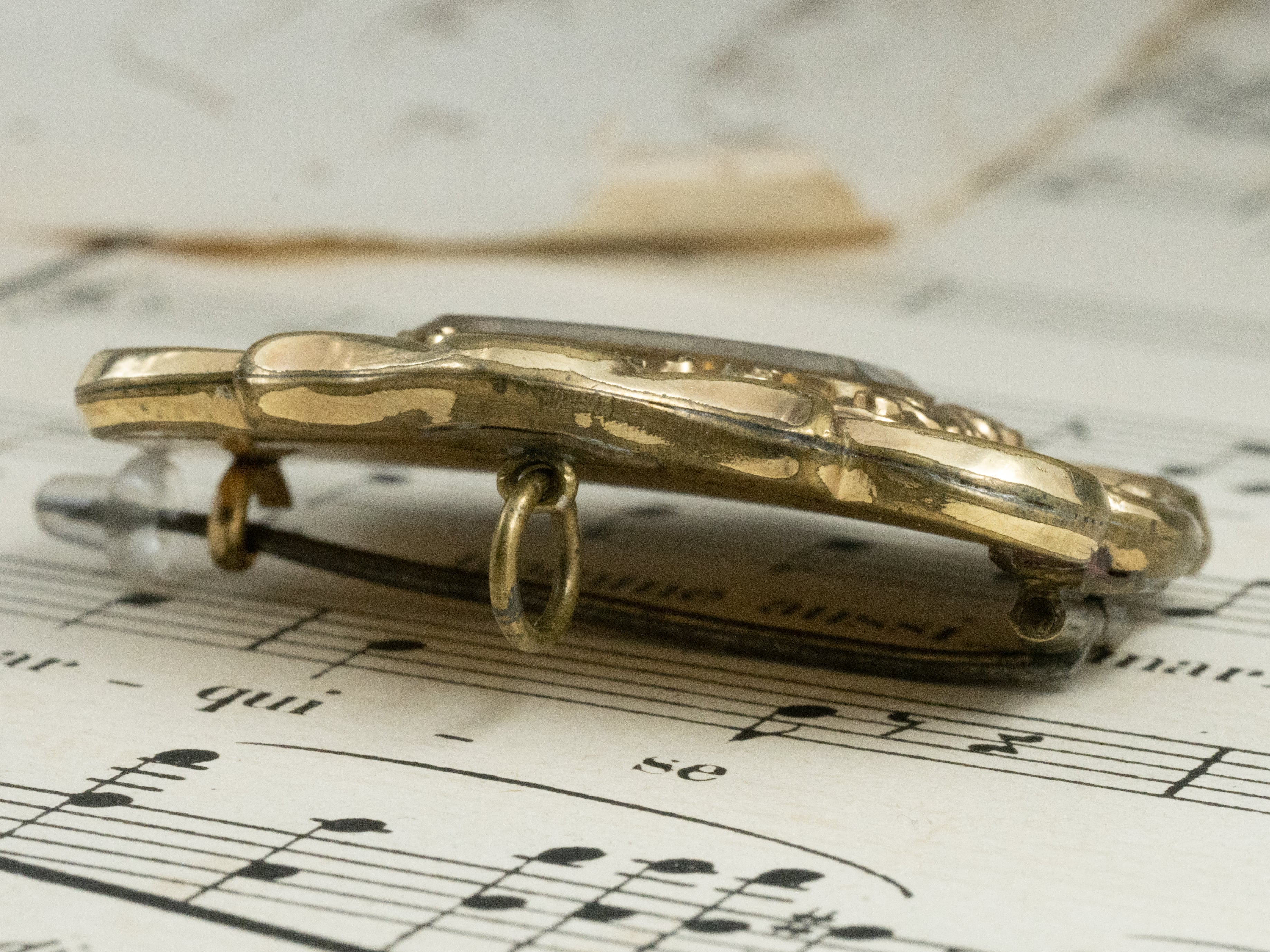 アンティーク モーニングジュエリー ブローチ イギリス アンティークカーブドジェットブローチ ヴィクトリアンモーニング