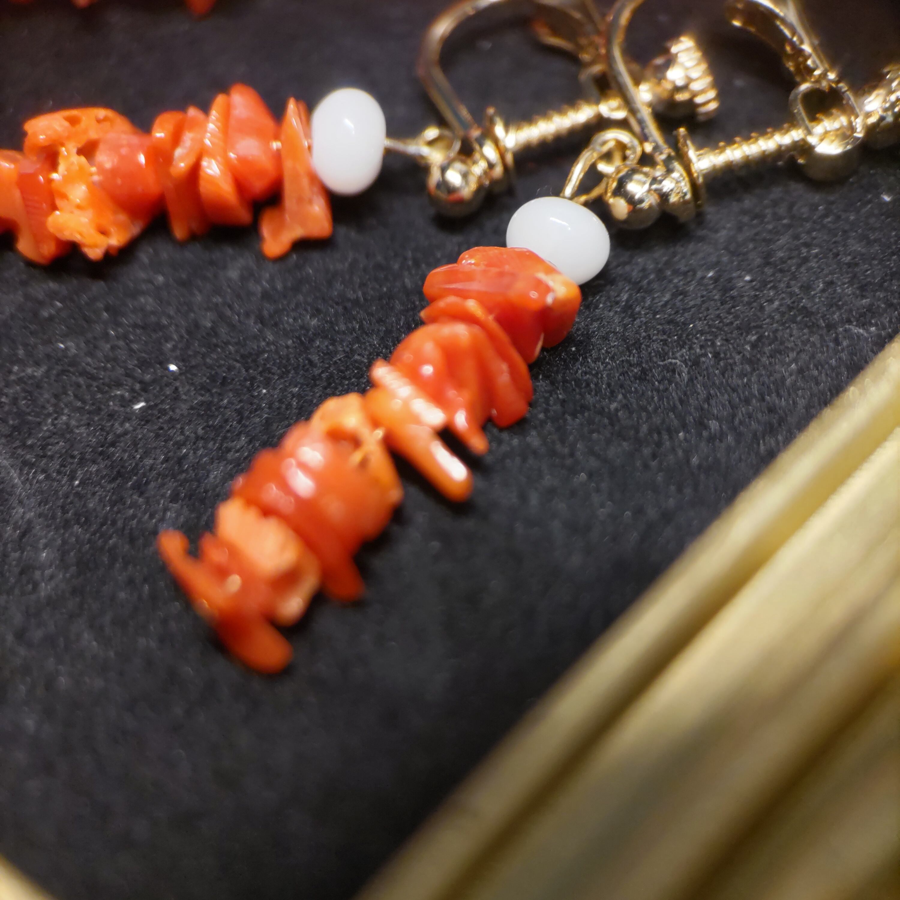 天然赤珊瑚　薔薇彫り　イヤリング　純銀 天然赤珊瑚薔薇彫りイヤリング純銀