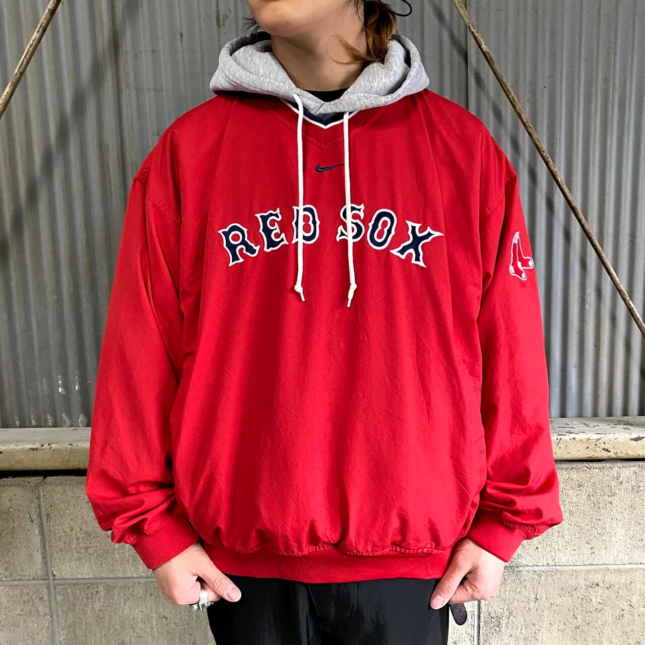 NIKE TEAM ナイキ MLB レッドソックス Vネック ウォームアッププルオーバー メンズM 古着 センターロゴ ナイロンジャケット RED  SOX レッド 赤色ナイロンジャケット   cave 古着屋公式古着通販サイト