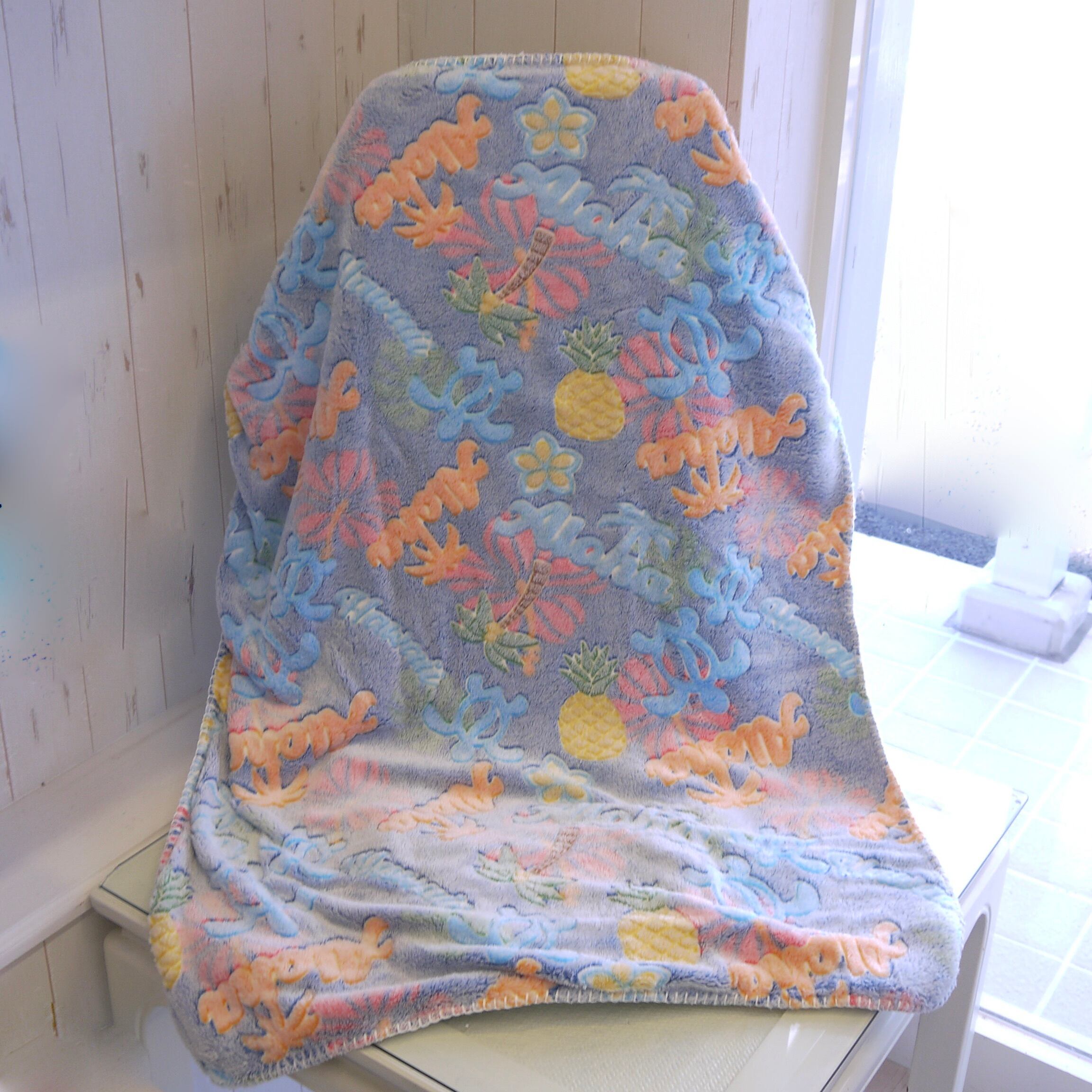 ★ハワイアン雑貨★ふわふわブランケット/ハウオリBKT/Sサイズ/膝掛け/ハワイアン柄/ギフト/パッカブル 収納<ネイビー>