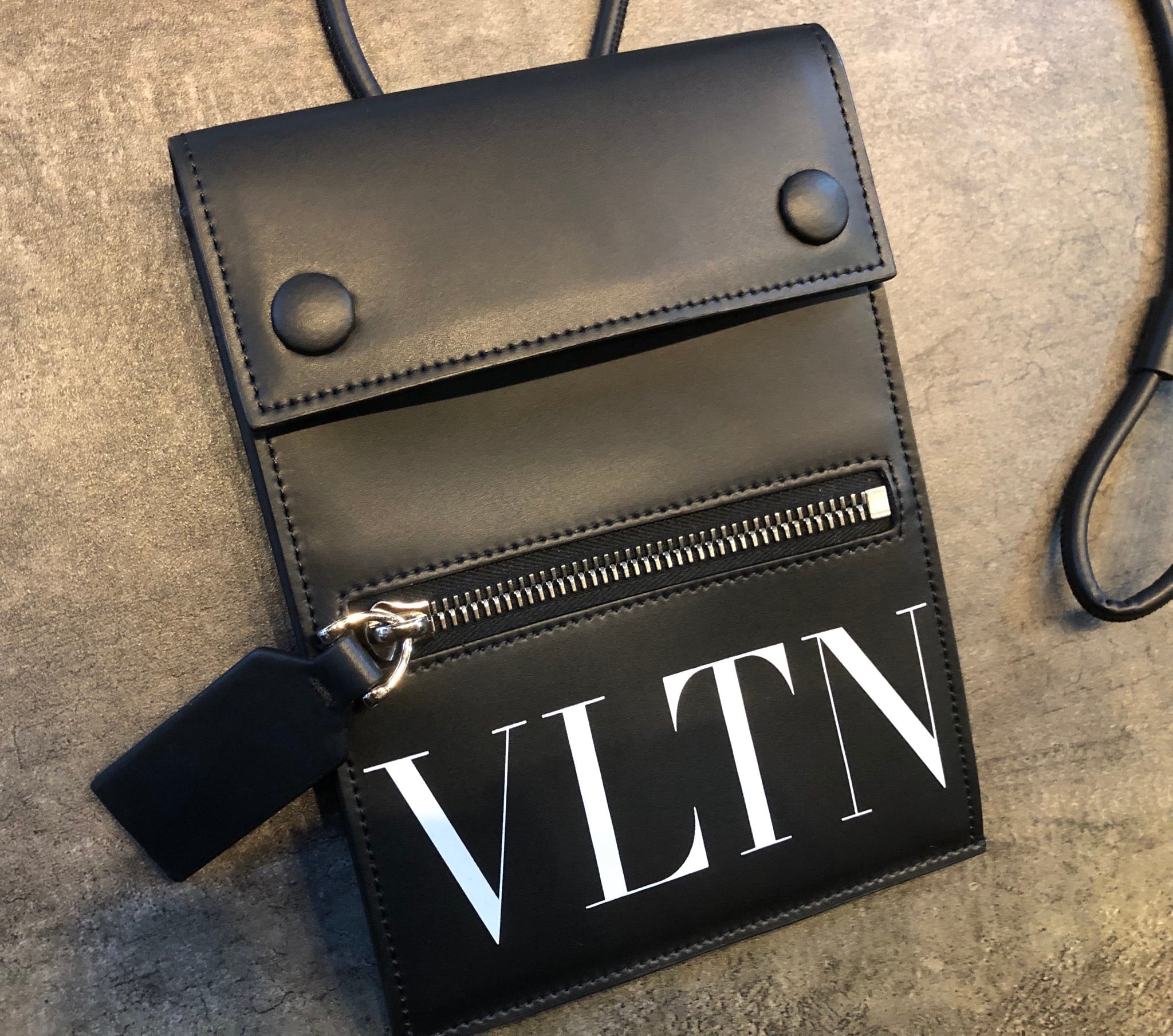 VALENTINO（ヴァレンティノ）/ TY2P0Q83LVN / ネックスマートフォン