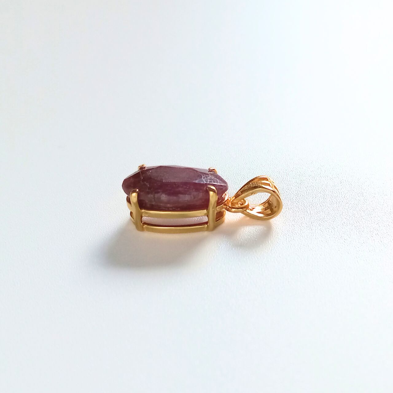 【アフリカ産】ルビー ペンダント トップ(オーバルカット)|SV925(ゴールド)〈ギフトボックス付き〉