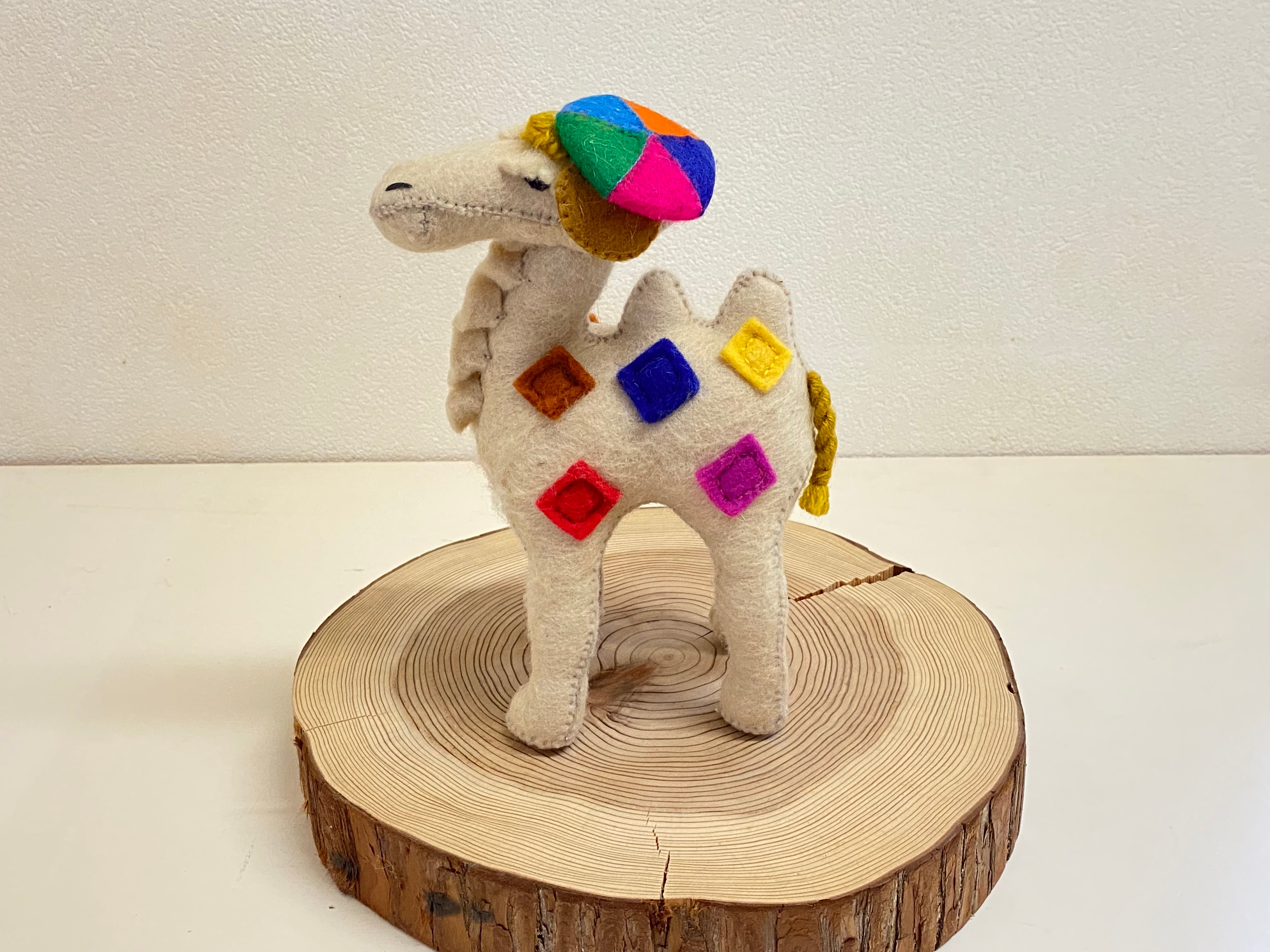 ラクダ(羊毛フェルト)ホワイト 【公式通販】