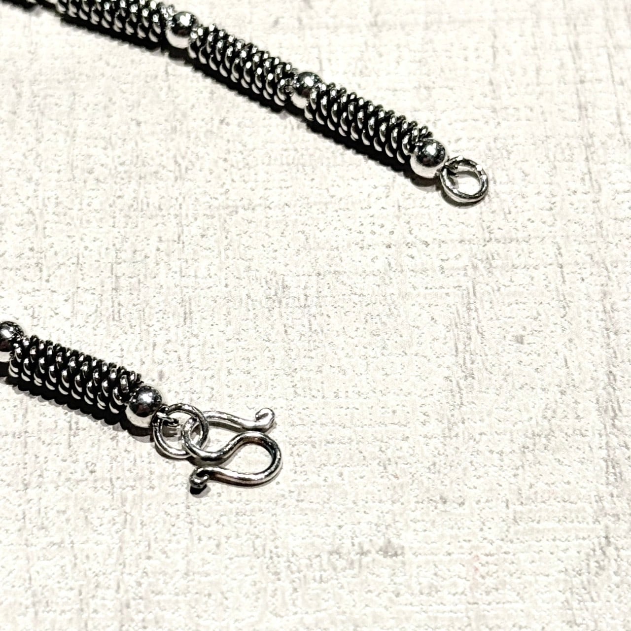 DECORATIVE BEAD AND TEXTURED COIL BRACELET-SILVER925-コイル