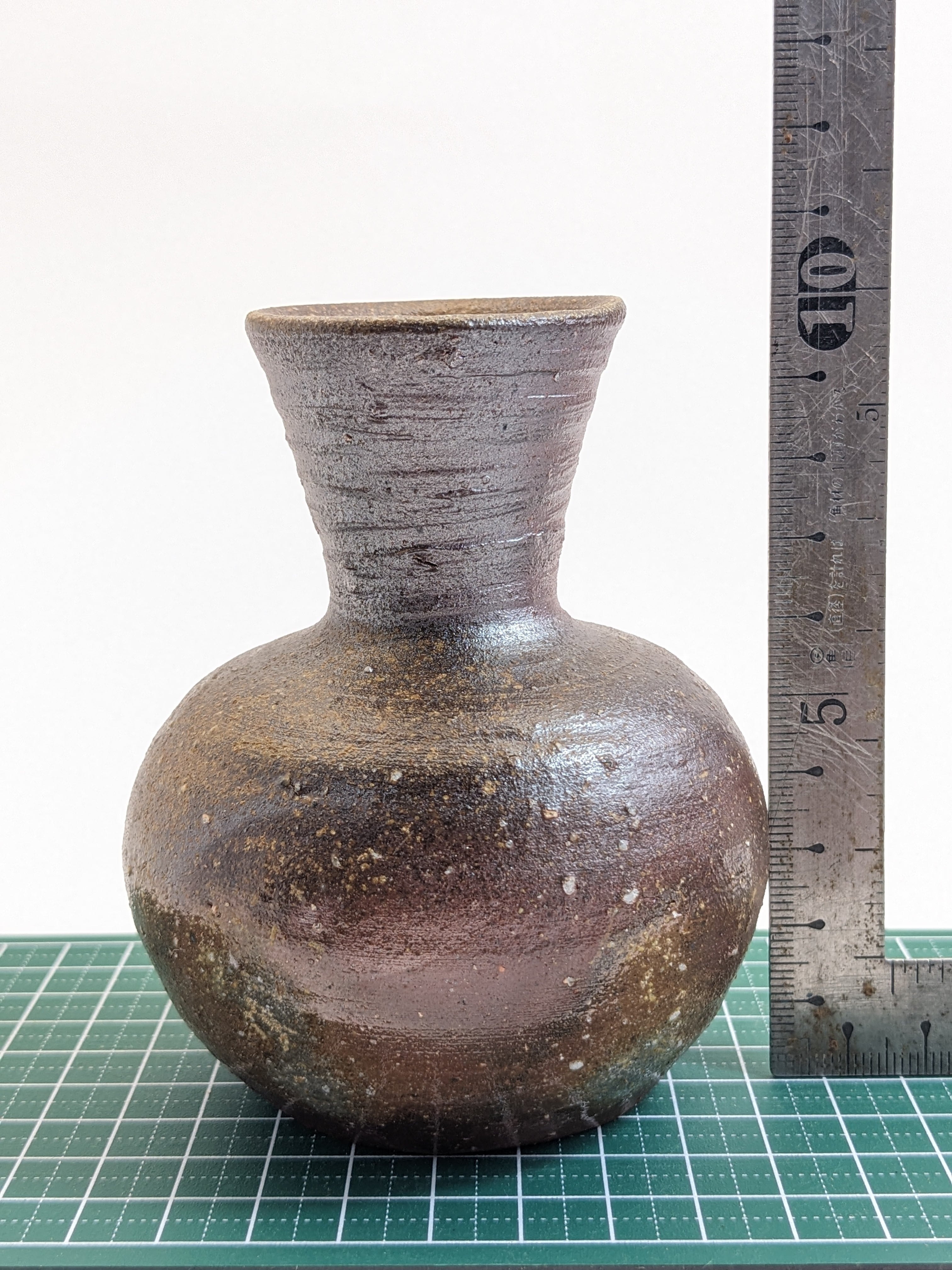 備前長頚窯変花入（小） | craftspace usaginotuno 備前焼、和食器